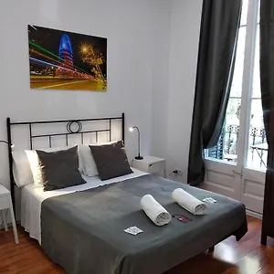 hostal-siscinc.topbarcelonahotels.com/